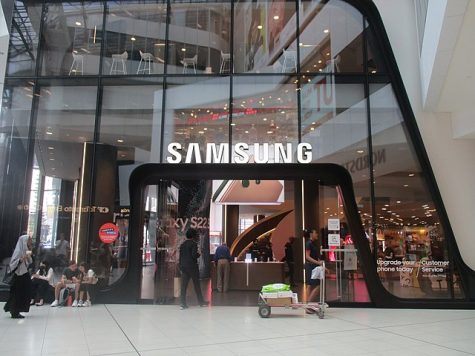 Samsung Loses Profit as Economy Weakens