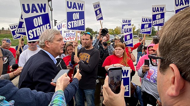 U.S. Department of Agriculture USDA Secretary Tom Vilsack joined the men and women of United Auto Workers Local 450 today as they continue their fight for a fair wage, better benefits, and a secure retirement at the John Deere Des Moines Works, in Ankeny, Iowa, on October 20, 2021. USDA Photo Media by Lance Cheung.