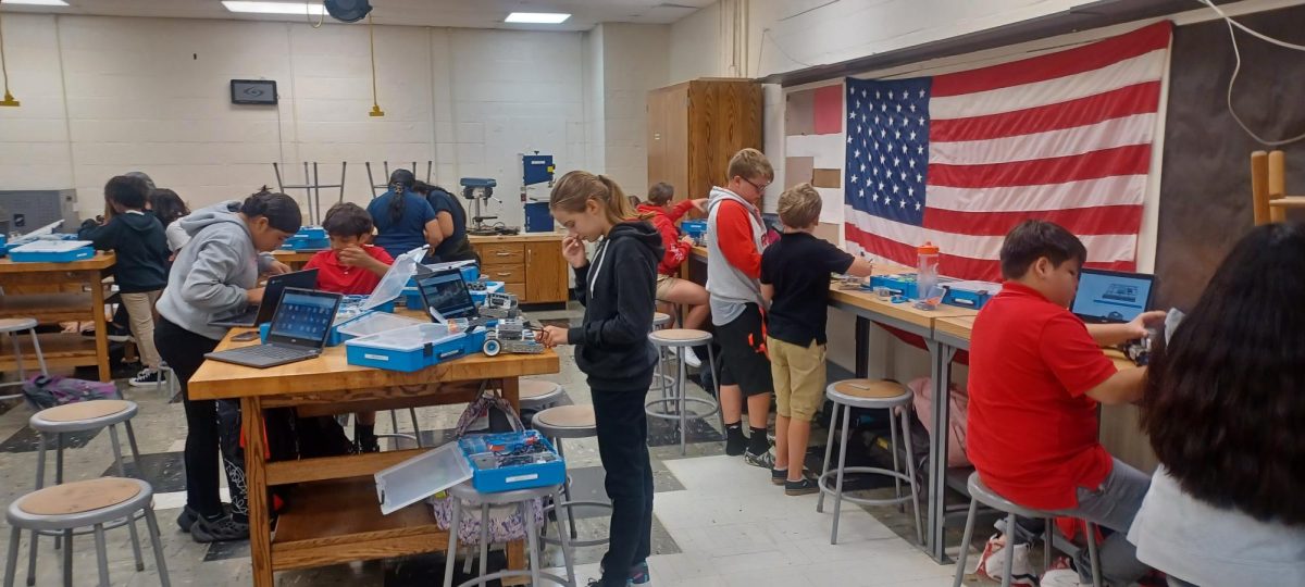 Students in middle schools building a robot with no instructions